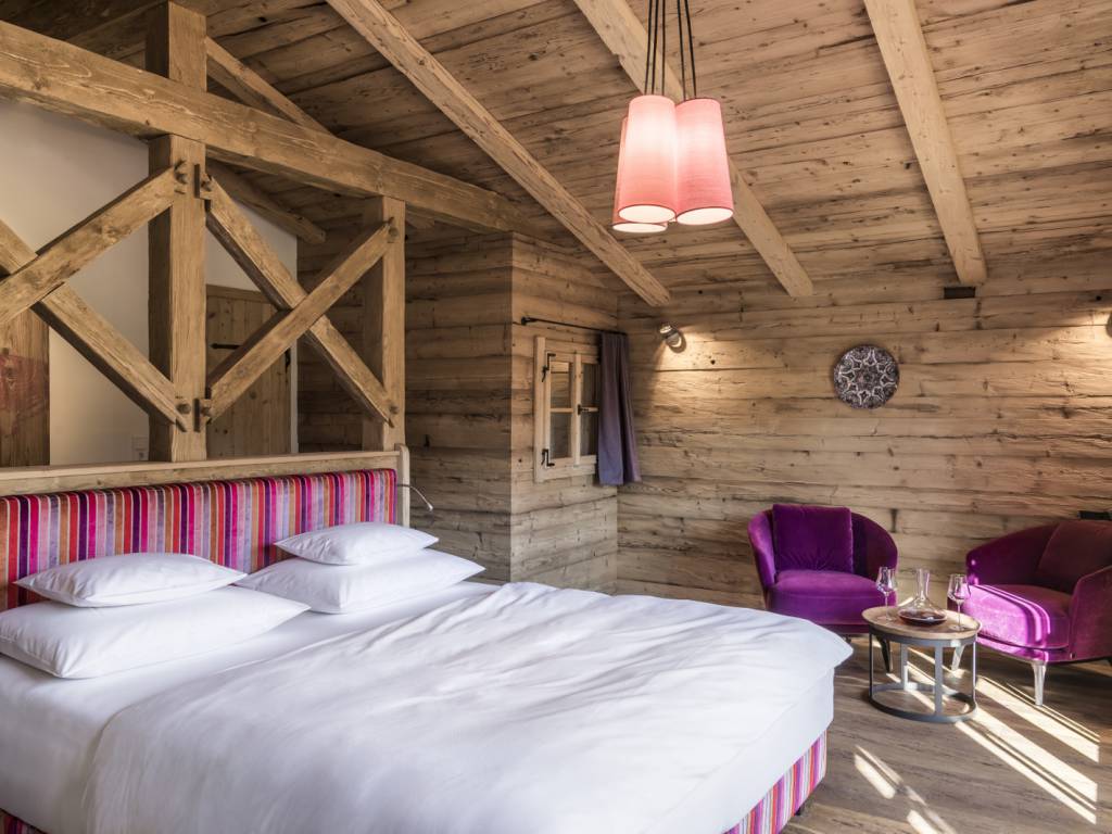 Schlafzimmer in einem Chalet im Relais & Châteaux Gut Steinbach Hotel und Chalets im Chiemgau